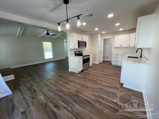 2270 Fairburn St, Pensacola, FL 32505