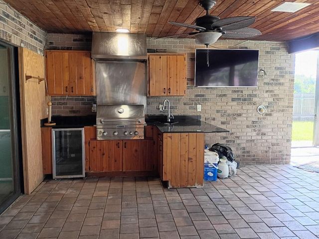 9302 W NORFOLK STREET, Tampa, FL 33615