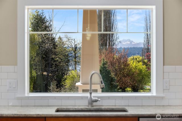 6493 White Peaks Lane NW, Bremerton, WA 98311