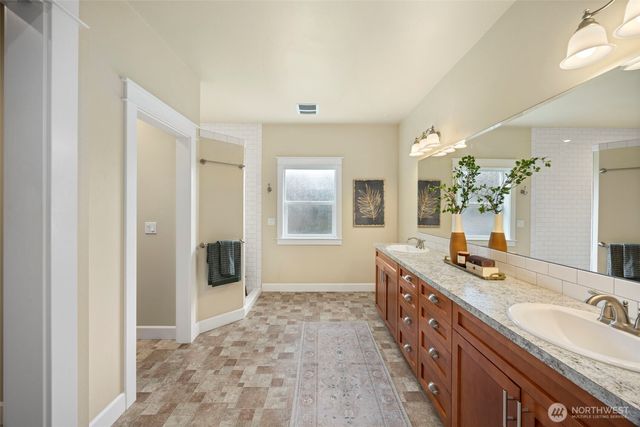 6493 White Peaks Lane NW, Bremerton, WA 98311