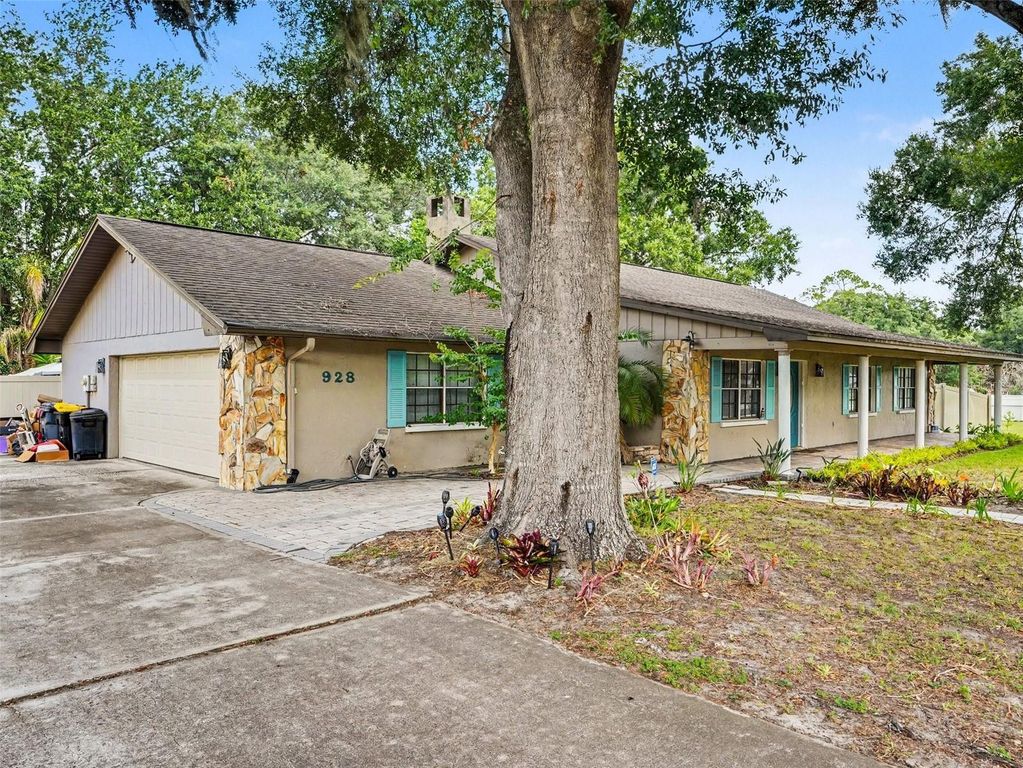 Image 2 of property listing at 928 TIMBERGREEN DRIVE, Lakeland, FL 33809