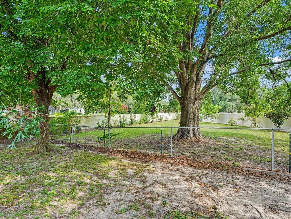 Image 25 of property listing at 928 TIMBERGREEN DRIVE, Lakeland, FL 33809