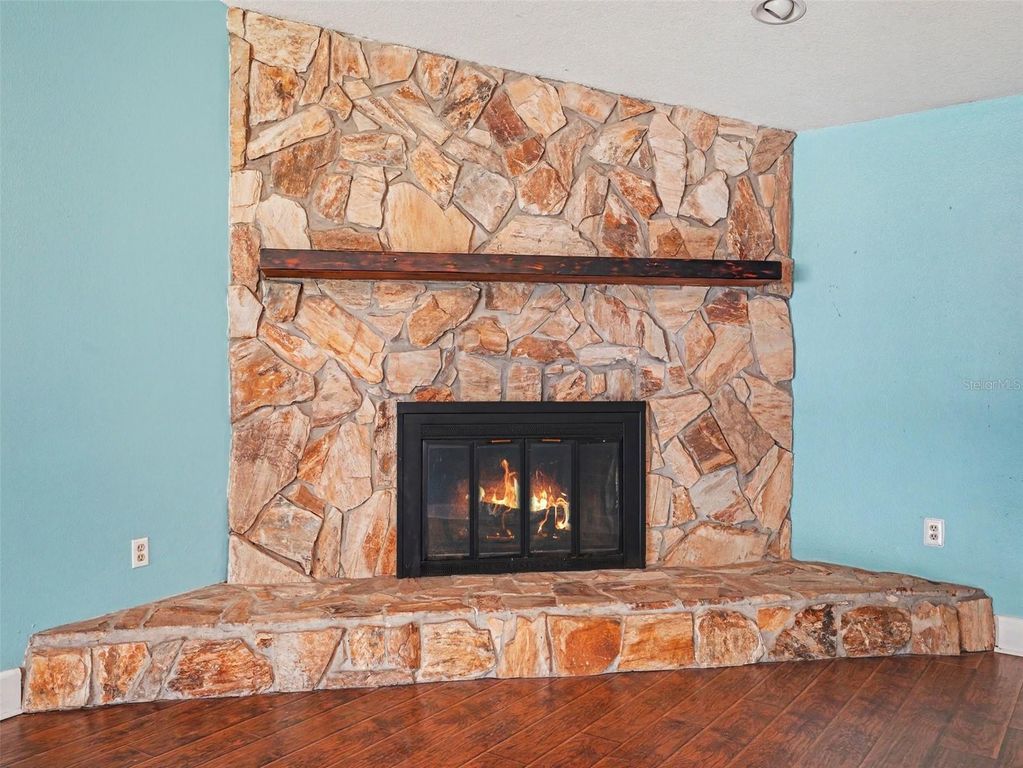 Image 4 of property listing at 928 TIMBERGREEN DRIVE, Lakeland, FL 33809