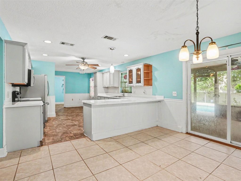 Image 5 of property listing at 928 TIMBERGREEN DRIVE, Lakeland, FL 33809