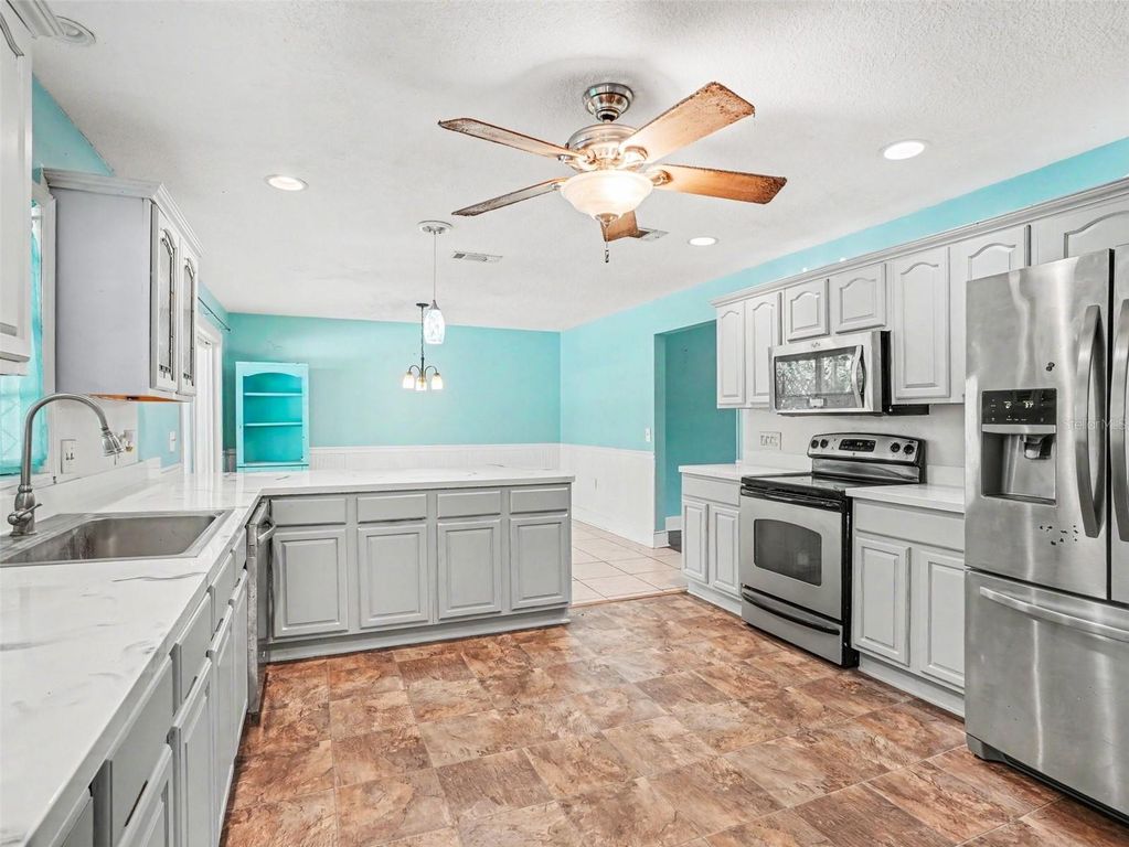 Image 6 of property listing at 928 TIMBERGREEN DRIVE, Lakeland, FL 33809