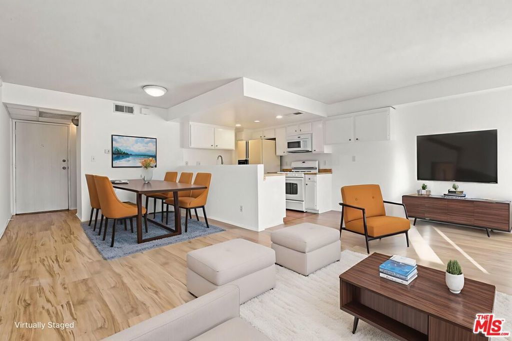 Image 10 of property listing at 2700 Cahuenga Boulevard 2216, Los Angeles, CA 90068