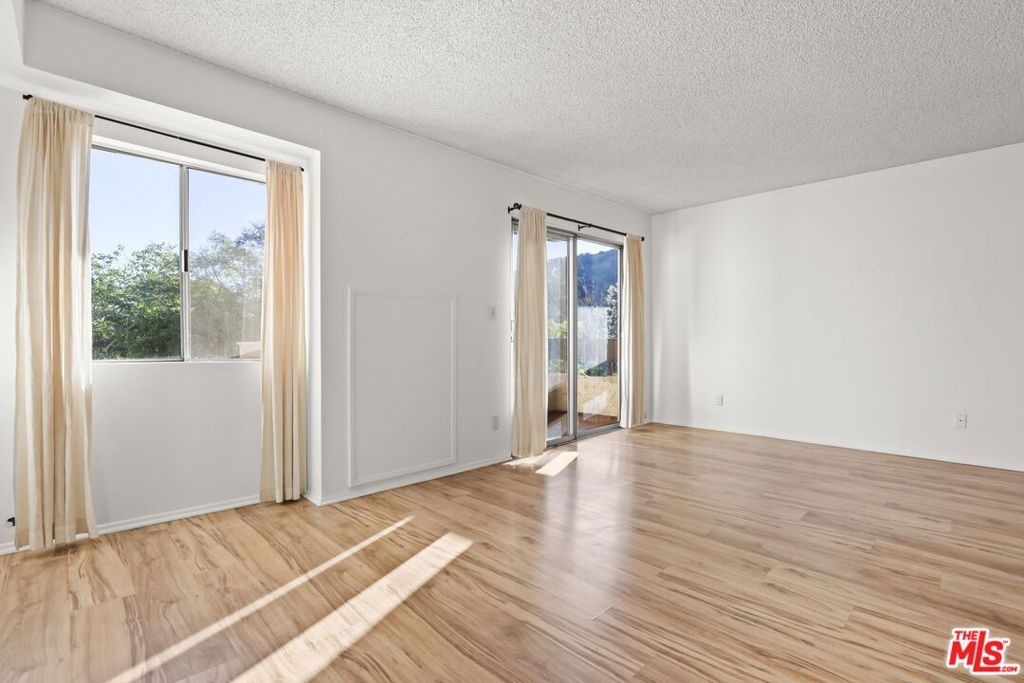 Image 12 of property listing at 2700 Cahuenga Boulevard 2216, Los Angeles, CA 90068