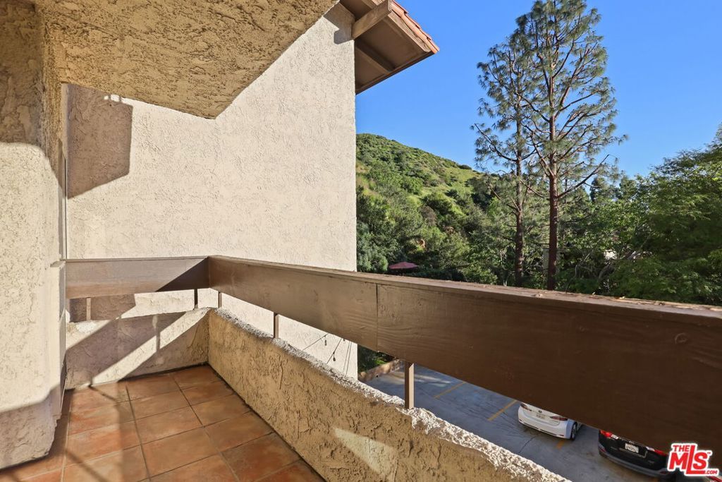 Image 15 of property listing at 2700 Cahuenga Boulevard 2216, Los Angeles, CA 90068