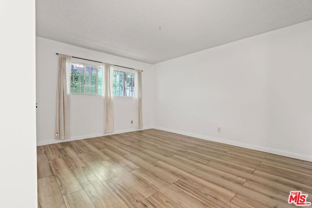 Image 19 of property listing at 2700 Cahuenga Boulevard 2216, Los Angeles, CA 90068