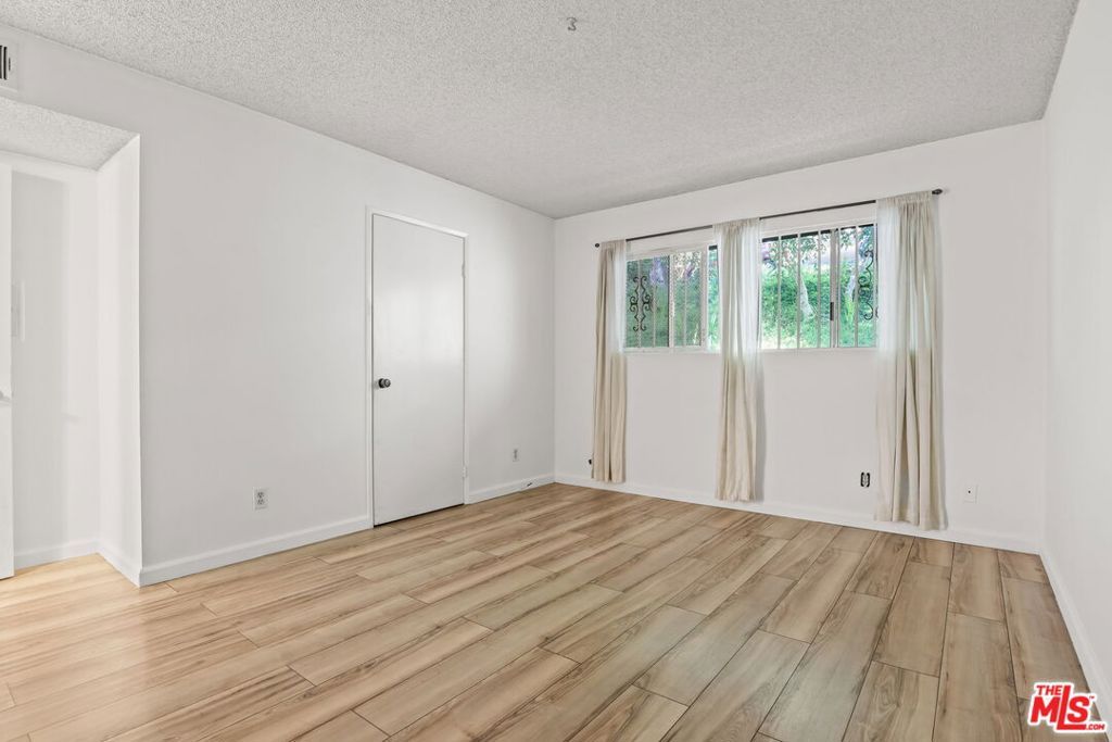 Image 20 of property listing at 2700 Cahuenga Boulevard 2216, Los Angeles, CA 90068