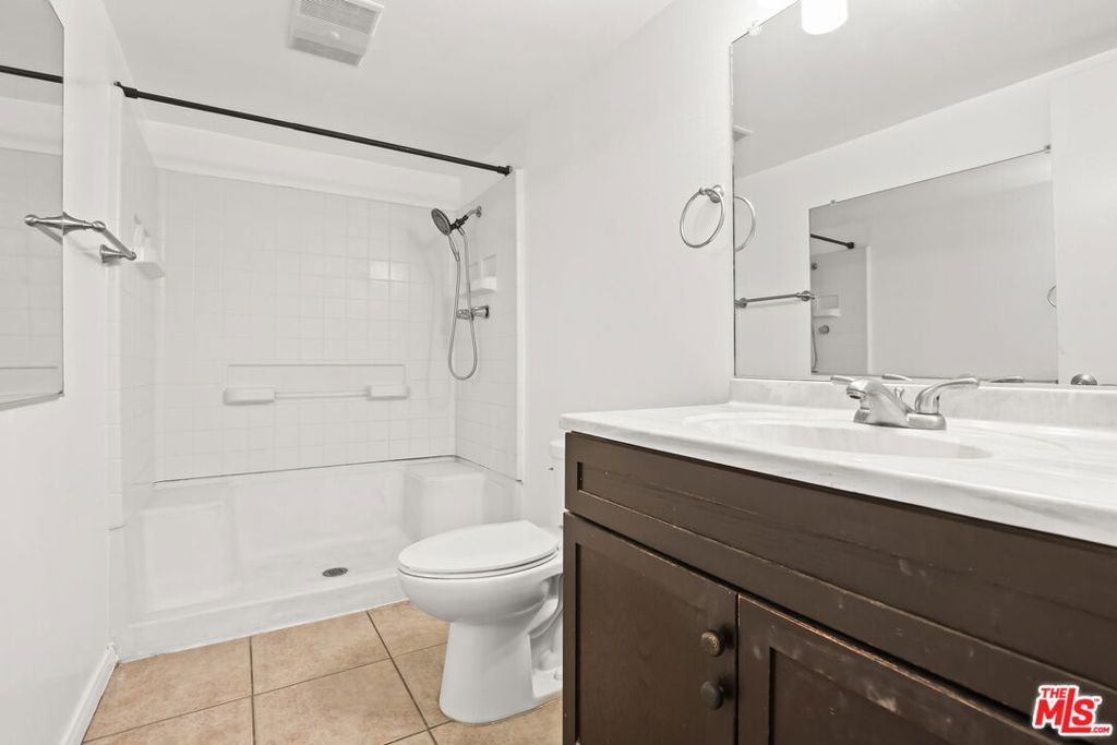 Image 23 of property listing at 2700 Cahuenga Boulevard 2216, Los Angeles, CA 90068