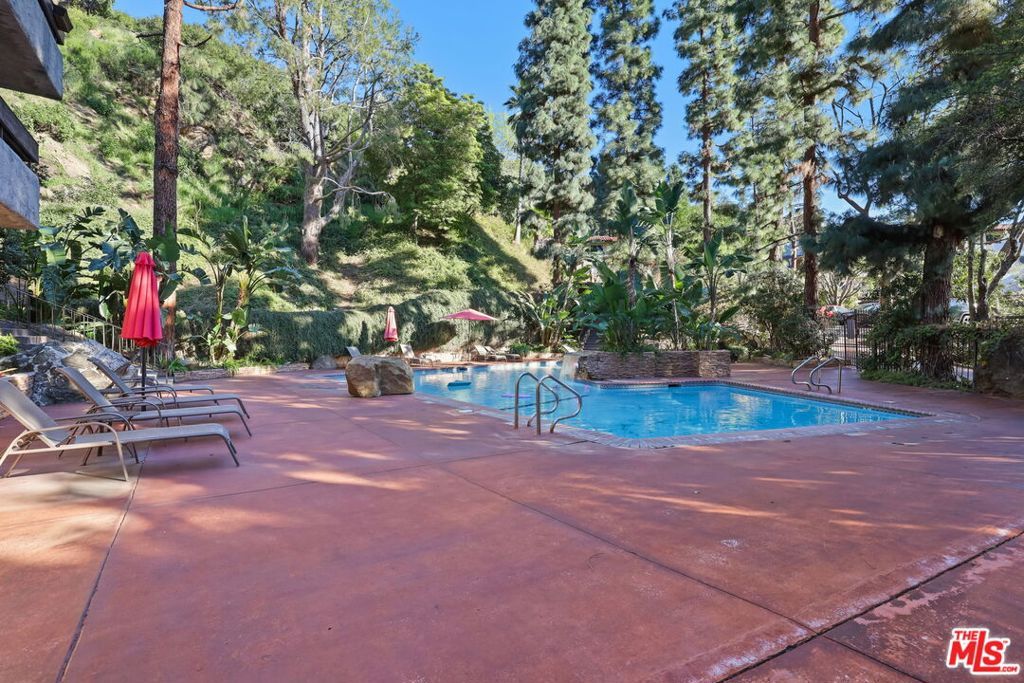 Image 25 of property listing at 2700 Cahuenga Boulevard 2216, Los Angeles, CA 90068
