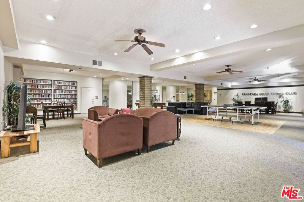 Image 31 of property listing at 2700 Cahuenga Boulevard 2216, Los Angeles, CA 90068
