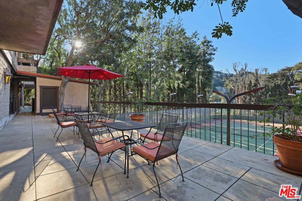Image 33 of property listing at 2700 Cahuenga Boulevard 2216, Los Angeles, CA 90068