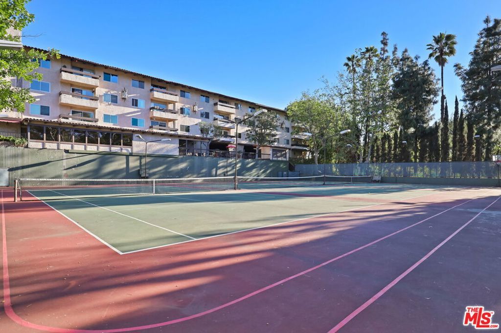 Image 34 of property listing at 2700 Cahuenga Boulevard 2216, Los Angeles, CA 90068