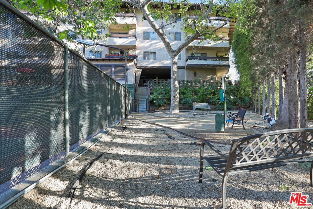 Image 35 of property listing at 2700 Cahuenga Boulevard 2216, Los Angeles, CA 90068