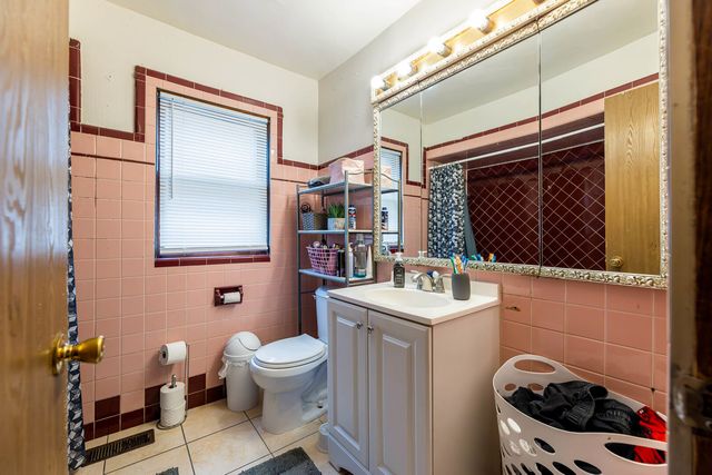 7118 S MOZART Street, Chicago, IL 60629