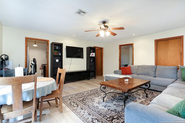 243 Eileen, Pleasanton, TX 78064