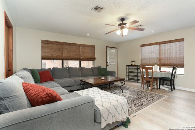 243 Eileen, Pleasanton, TX 78064