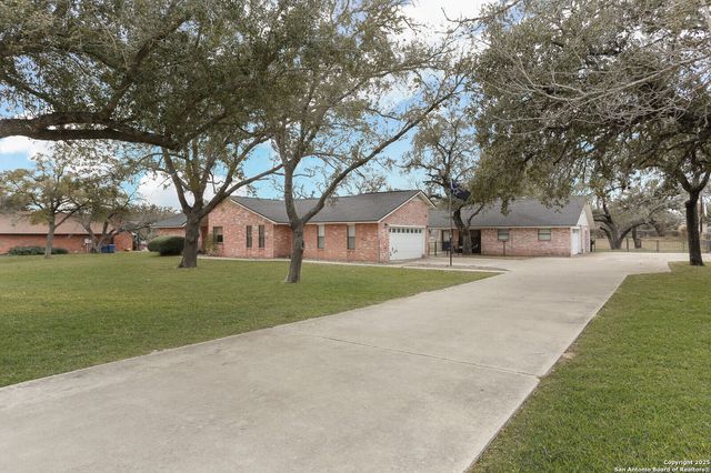 243 Eileen, Pleasanton, TX 78064