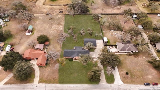 243 Eileen, Pleasanton, TX 78064