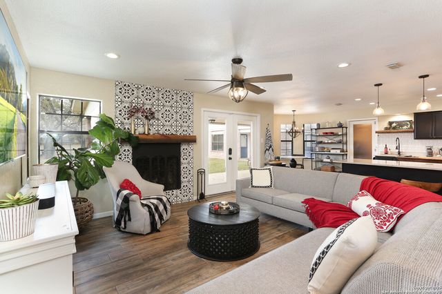 243 Eileen, Pleasanton, TX 78064