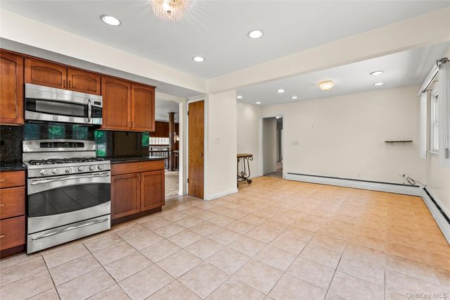 18 Dogwood Road, Searingtown, NY 11507