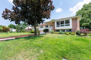 18 Dogwood Road, Searingtown, NY 11507