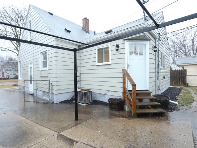 2028 Barrett Street, Royal Oak, MI 48067