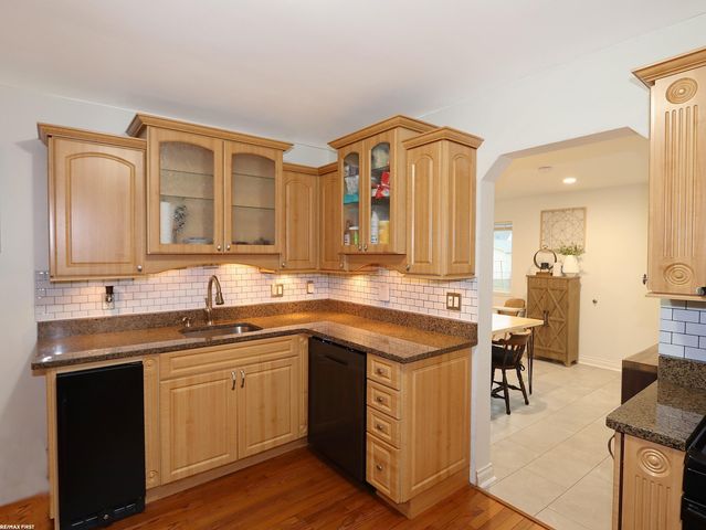 2028 Barrett Street, Royal Oak, MI 48067