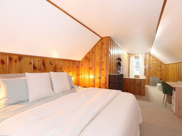 2028 Barrett Street, Royal Oak, MI 48067