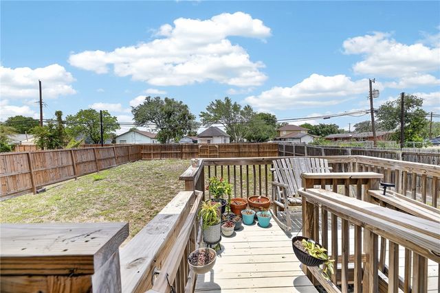 519 E Avenue F, Robstown, TX 78380
