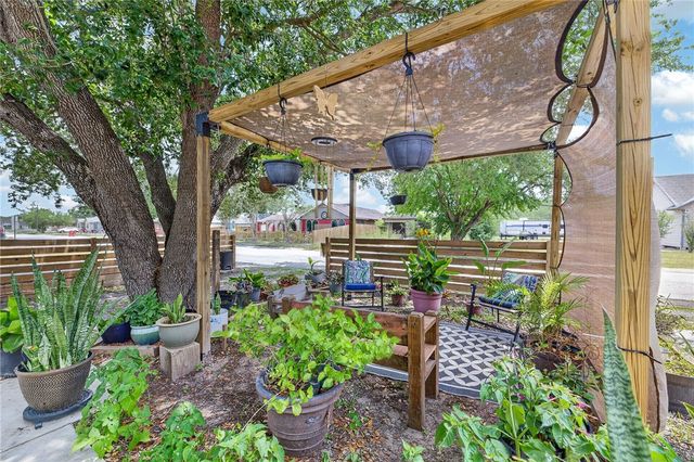 519 E Avenue F, Robstown, TX 78380