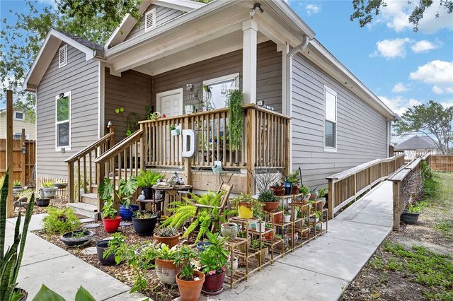 519 E Avenue F, Robstown, TX 78380