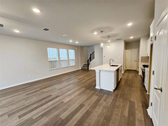 104 Greinert DR, Taylor, TX 76574