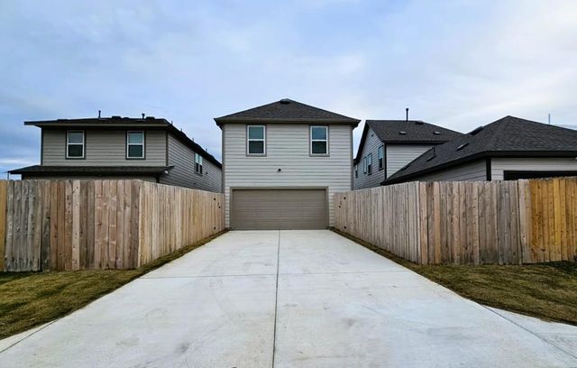 104 Greinert DR, Taylor, TX 76574