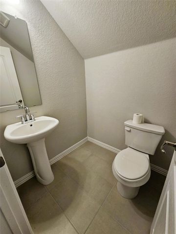 104 Greinert DR, Taylor, TX 76574