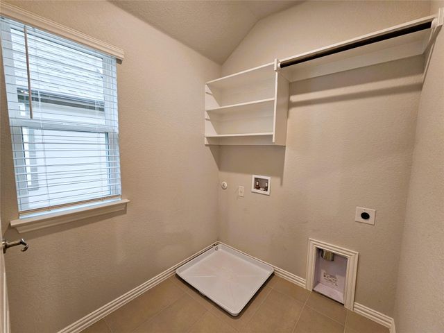 104 Greinert DR, Taylor, TX 76574