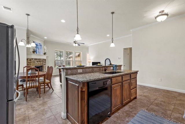 210 Donna Circle, Granbury, TX 76049