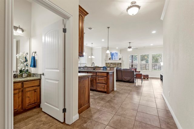 210 Donna Circle, Granbury, TX 76049