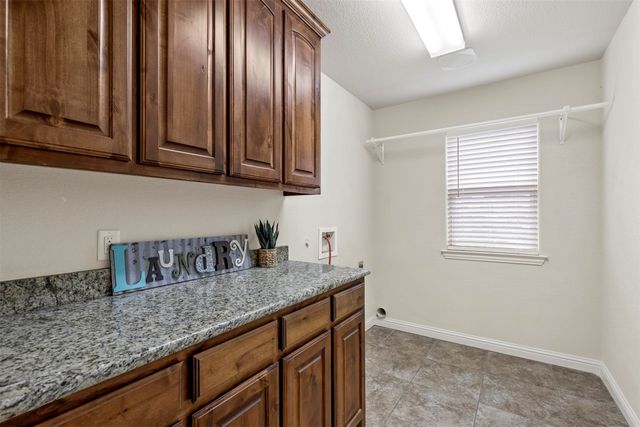 210 Donna Circle, Granbury, TX 76049