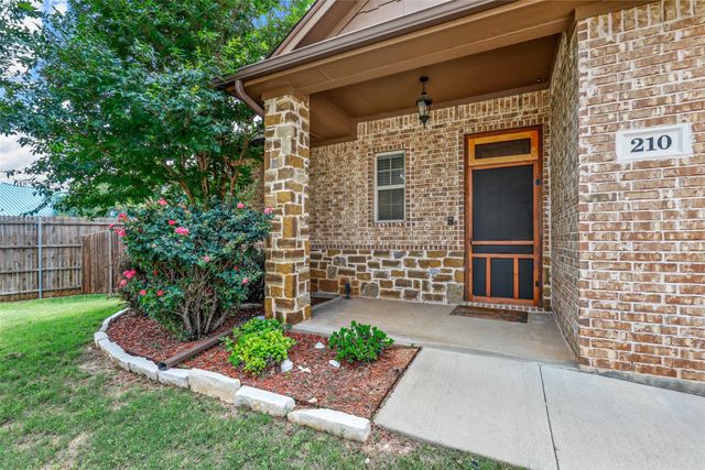 210 Donna Circle, Granbury, TX 76049
