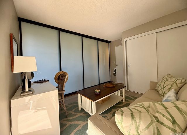 501 Hahaione Street 4L, Honolulu, HI 96825