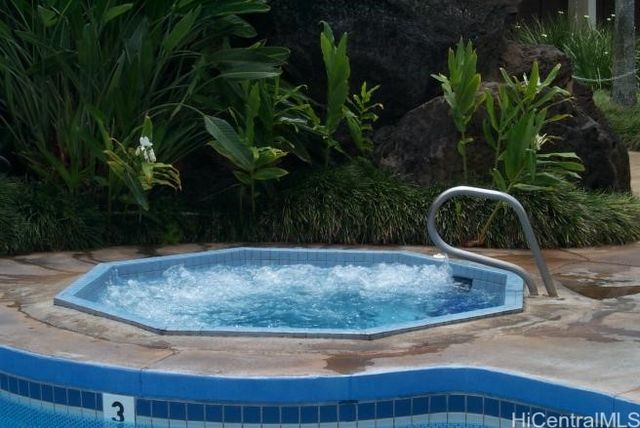 501 Hahaione Street 4L, Honolulu, HI 96825