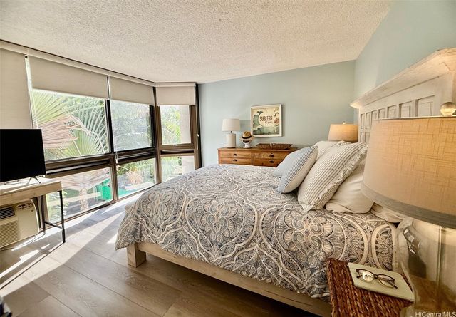 501 Hahaione Street 4L, Honolulu, HI 96825