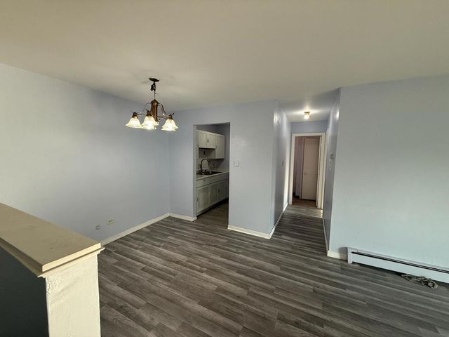 1195 Meadow Lane 114, Hoffman Estates, IL 60169