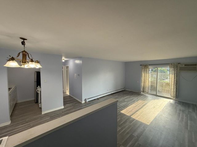 1195 Meadow Lane 114, Hoffman Estates, IL 60169