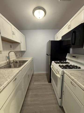 1195 Meadow Lane 114, Hoffman Estates, IL 60169