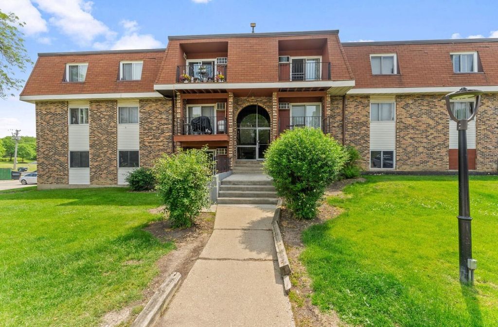 1195 Meadow Lane 114, Hoffman Estates, IL 60169