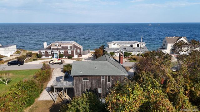 21 Captain Kidds Path, Montauk, NY 11954